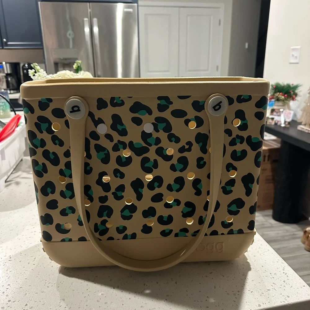 Stylish Leopard Print Bogg Bag - Picture 1 of 3